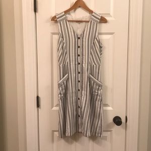 Sleeveless V neck button summer dress